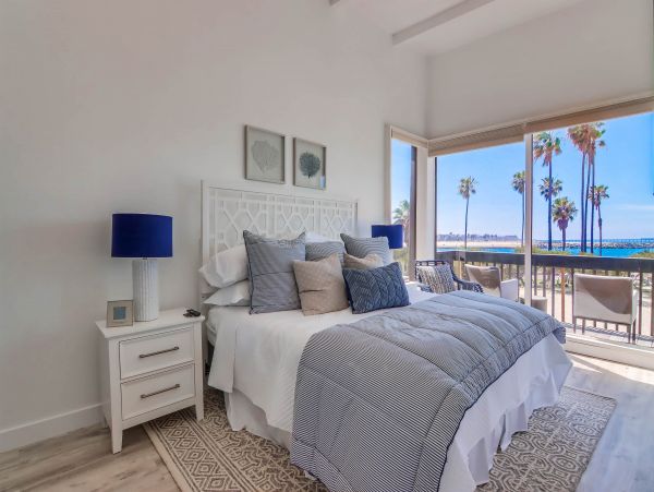 Beachfront Two Apartments Great for Large Groups Sleeps 14 Guests!