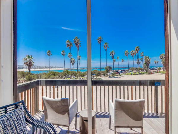 Beachfront Two Apartments Great for Large Groups Sleeps 14 Guests!