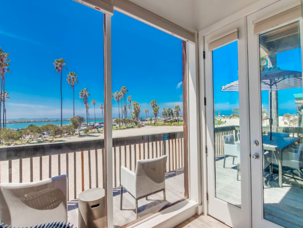 Beachfront Two Apartments Great for Large Groups Sleeps 14 Guests!