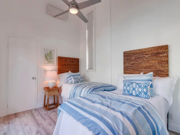 Beachfront Two Apartments Great for Large Groups Sleeps 14 Guests!