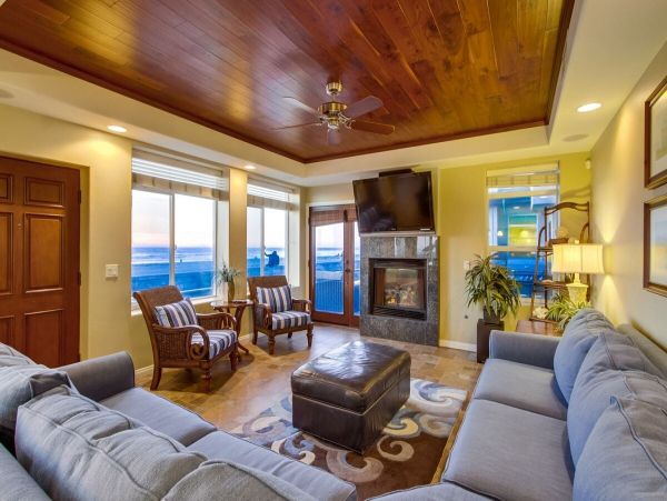 Four Bedroom Exquisite Vacation Home in Mission Beach
