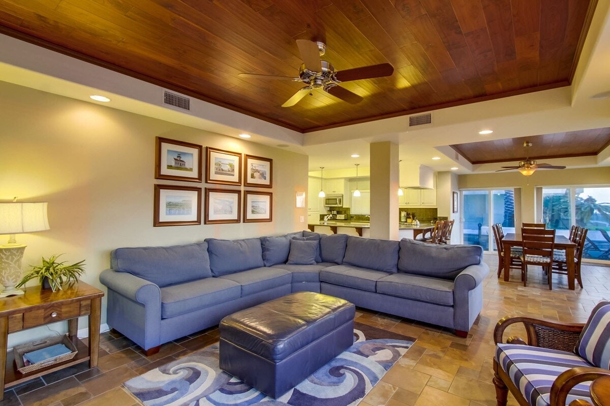 Four Bedroom Exquisite Vacation Home in Mission Beach