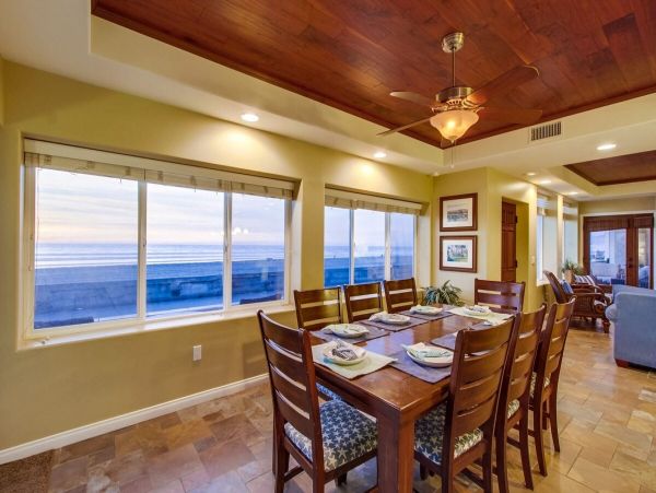 Four Bedroom Exquisite Vacation Home in Mission Beach
