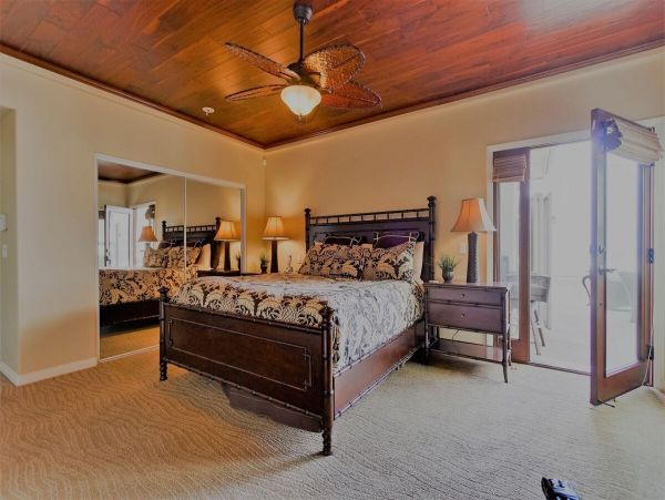 Four Bedroom Exquisite Vacation Home in Mission Beach