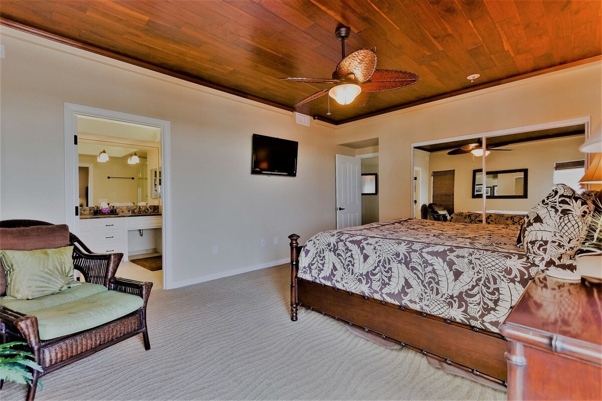 Four Bedroom Exquisite Vacation Home in Mission Beach