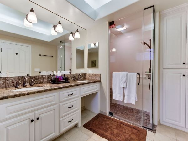 Four Bedroom Exquisite Vacation Home in Mission Beach