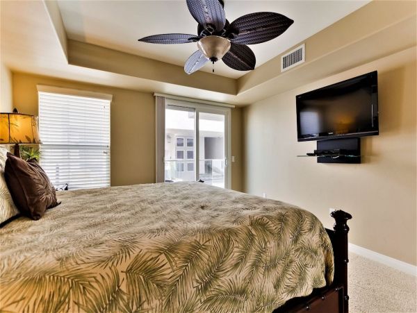 Four Bedroom Exquisite Vacation Home in Mission Beach