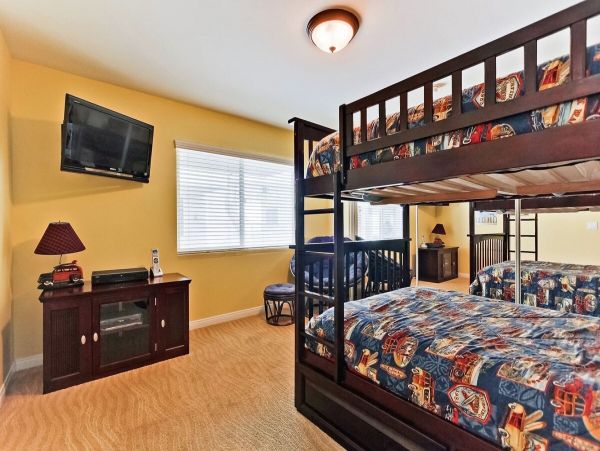 Four Bedroom Exquisite Vacation Home in Mission Beach
