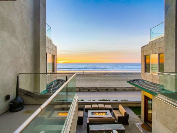 Four Bedroom Exquisite Vacation Home in Mission Beach