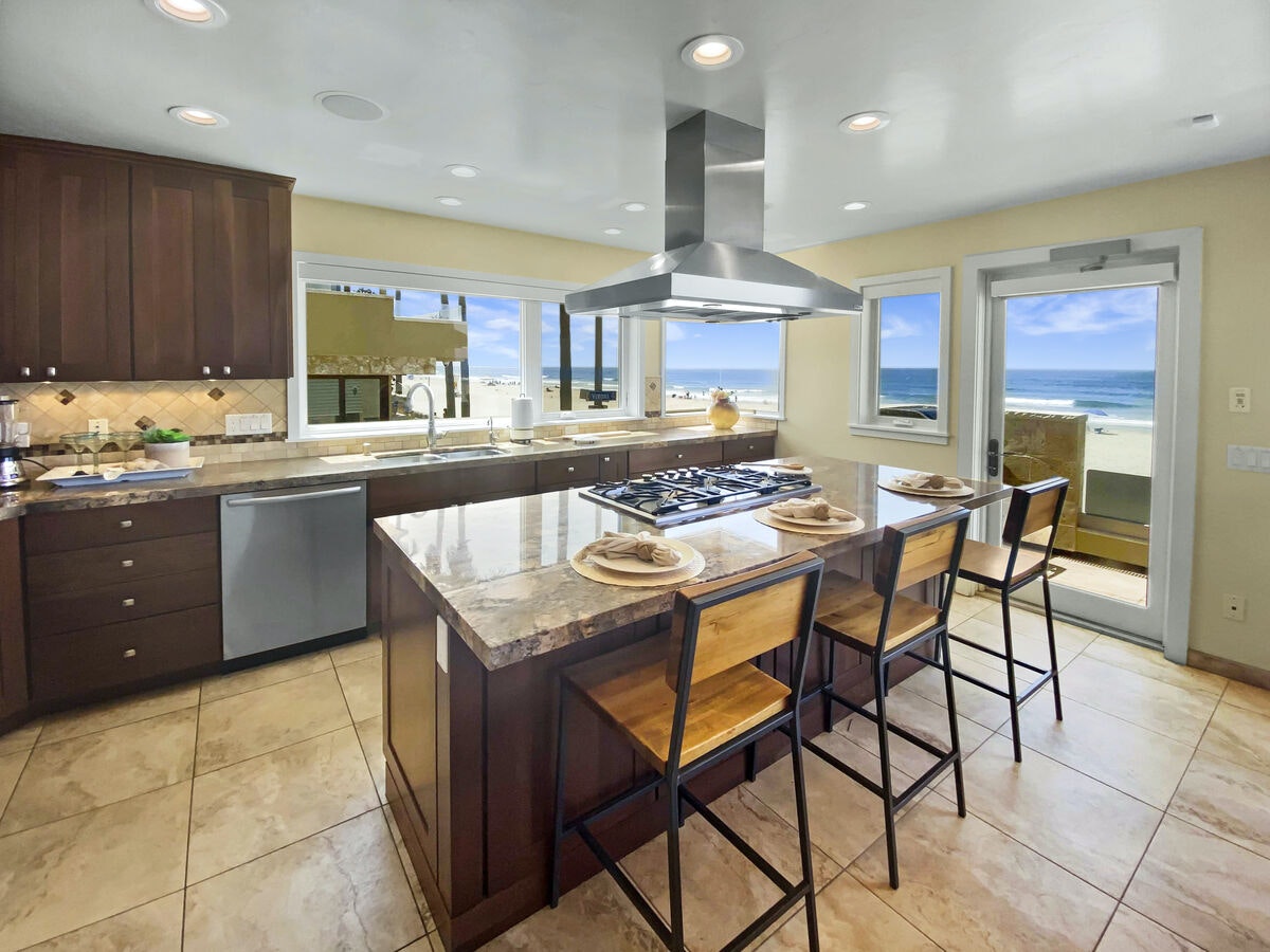 Mission Beach Four Bedroom Family Home Right on the Beach