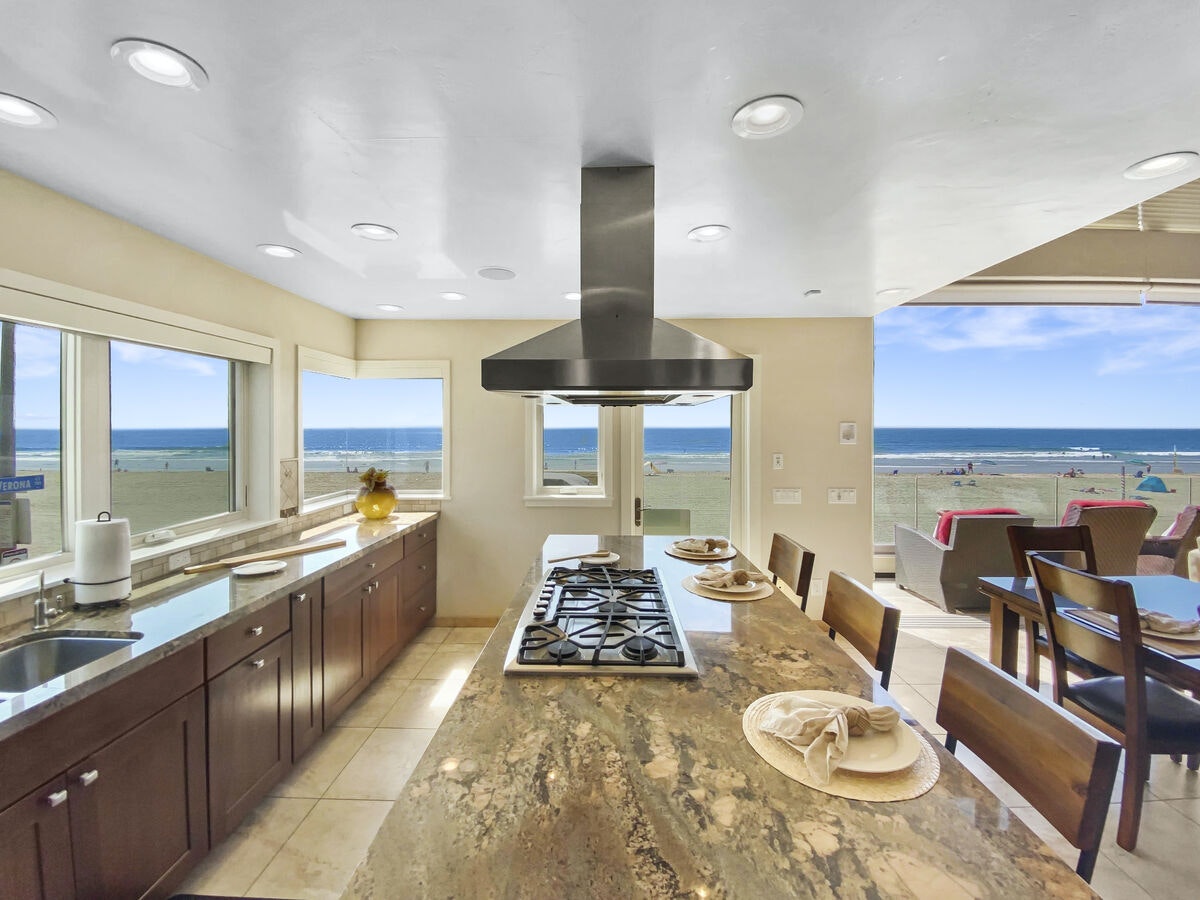 Mission Beach Four Bedroom Family Home Right on the Beach