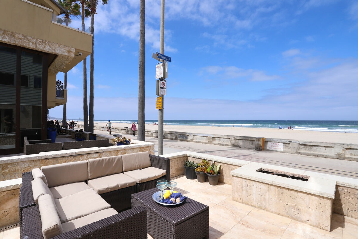 Mission Beach Four Bedroom Family Home Right on the Beach