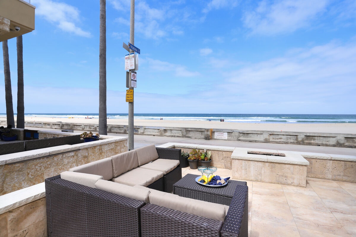 Mission Beach Four Bedroom Family Home Right on the Beach