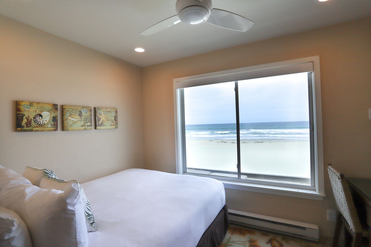 Mission Beach Four Bedroom Family Home Right on the Beach