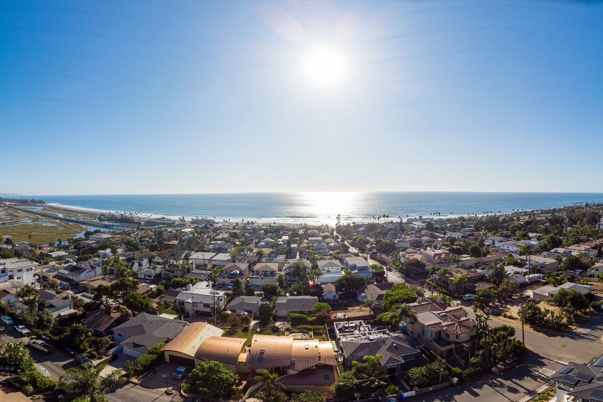 San Diego Beach Communities North Home 1007407