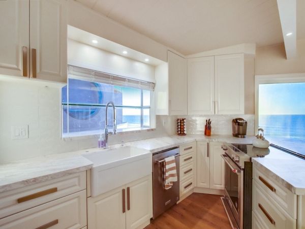 San Diego Beach Communities North Home 1007409