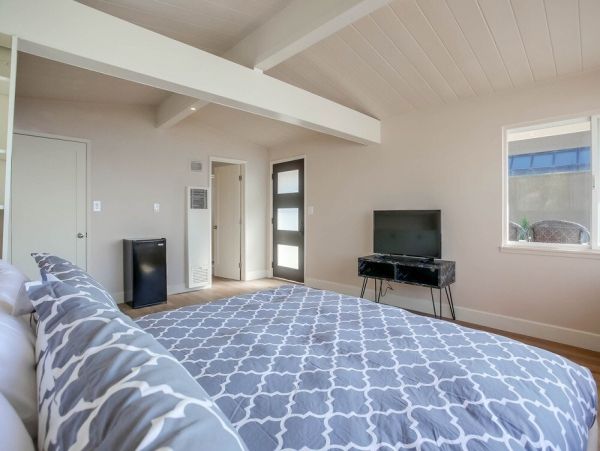 San Diego Beach Communities North Home 1007409