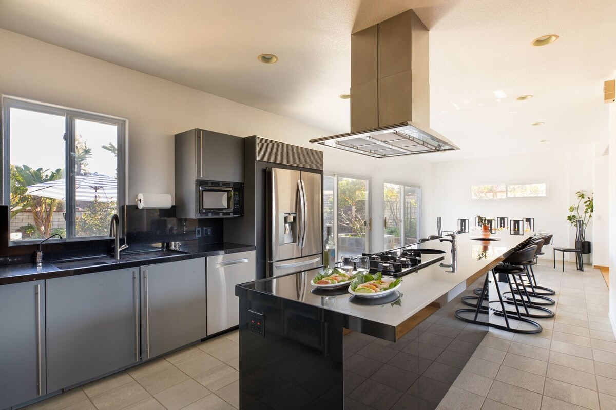 San Diego Beach Communities North Home 1007410