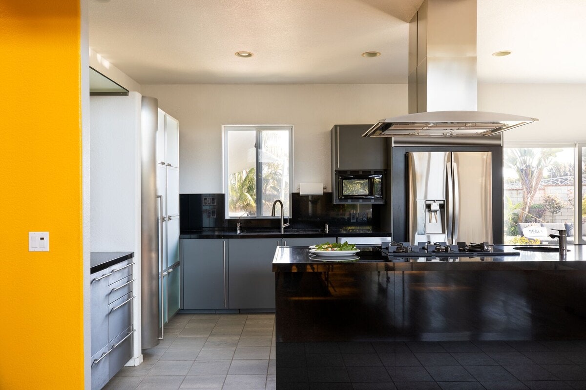 San Diego Beach Communities North Home 1007410