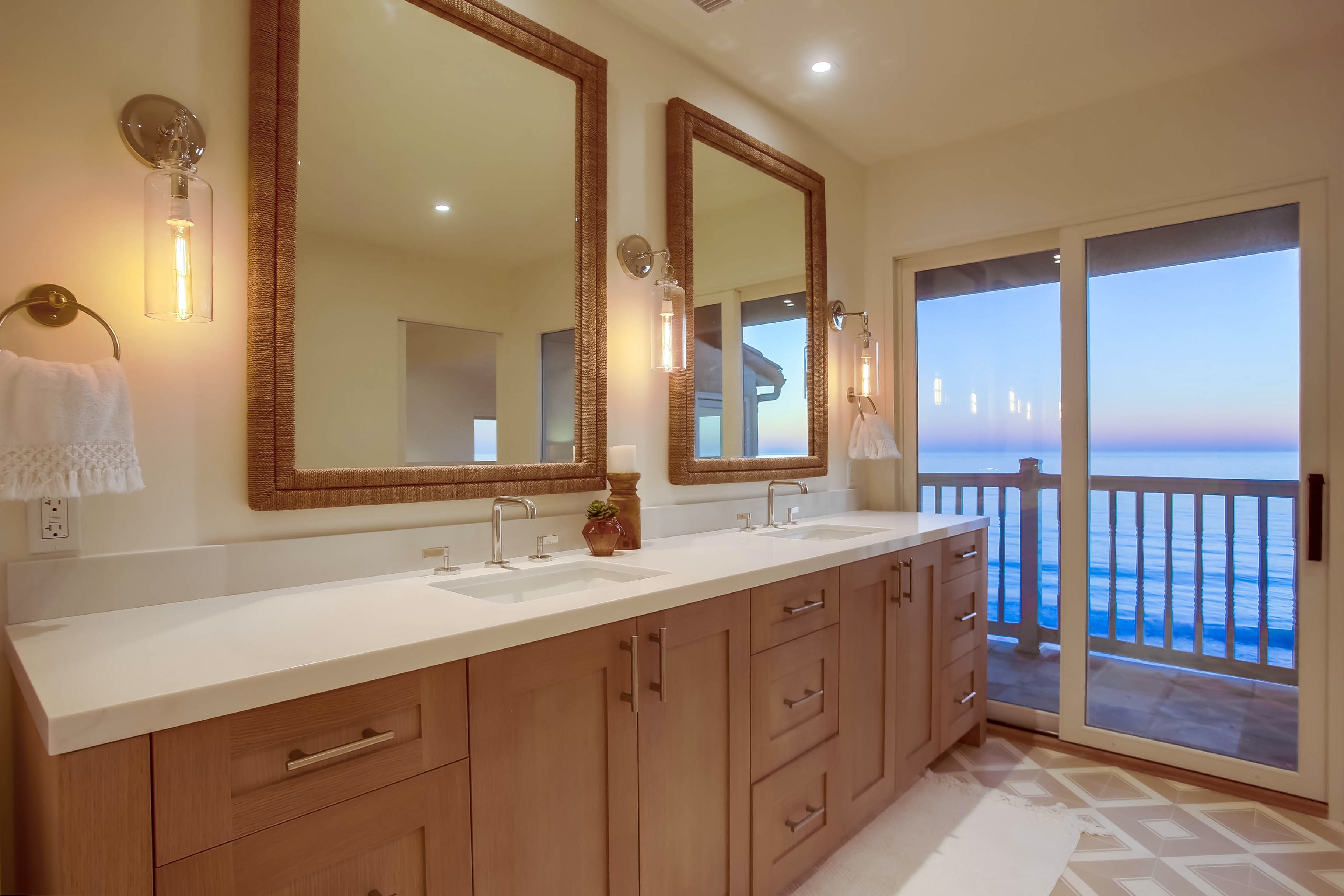 San Diego Beach Communities North Home 1007416