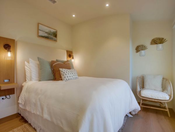 San Diego Beach Communities North Home 1007416