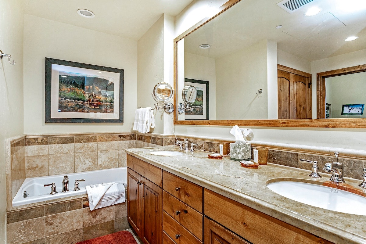Vail Lionshead Home 1007451
