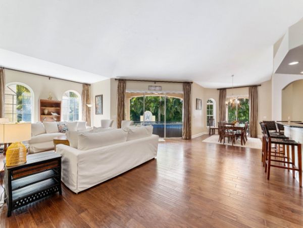 Sarasota Vacation Rental - Walk to Beach - 4 Bedrooms