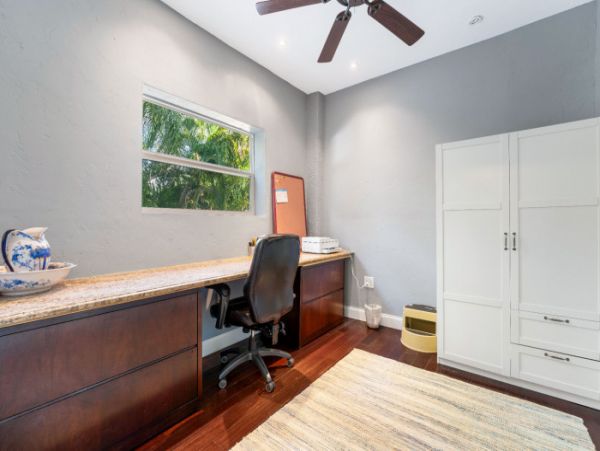 Sarasota Vacation Rental - Walk to Beach - 4 Bedrooms