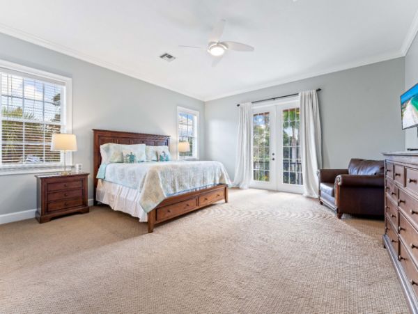Sarasota Vacation Rental - Walk to Beach - 4 Bedrooms