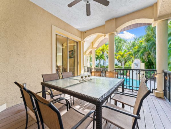 Sarasota Vacation Rental - Walk to Beach - 4 Bedrooms