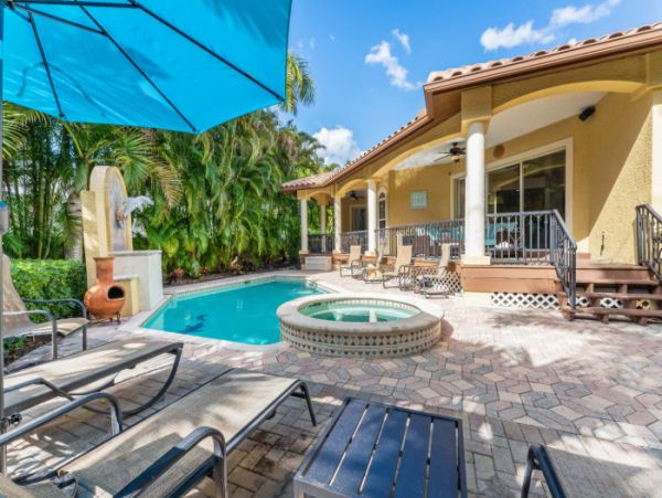 Sarasota Vacation Rental - Walk to Beach - 4 Bedrooms