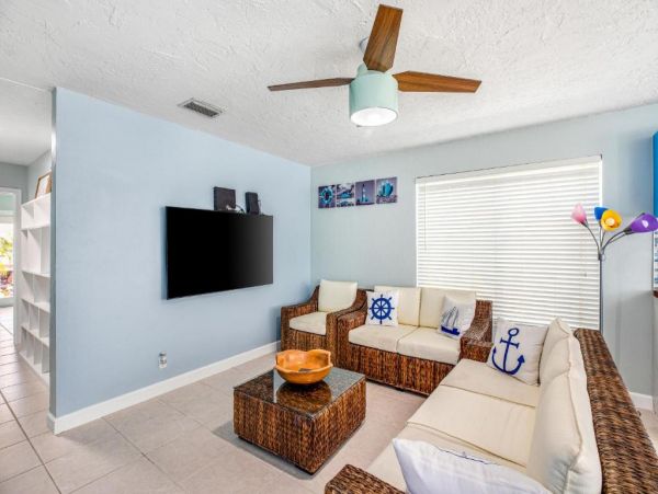 Water Views Marathon Vacation Home Three Bedrooms Sleeps 6