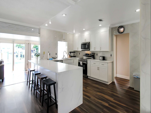 Canal Front Vacation Pool Home in Bradenton Sleeps 10 Guests
