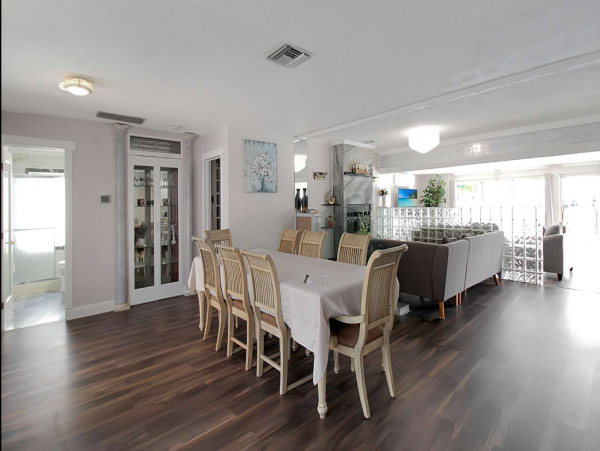 Canal Front Vacation Pool Home in Bradenton Sleeps 10 Guests