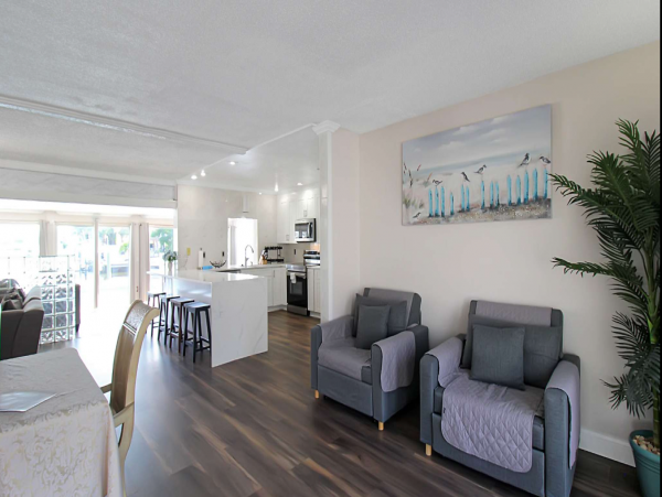 Canal Front Vacation Pool Home in Bradenton Sleeps 10 Guests