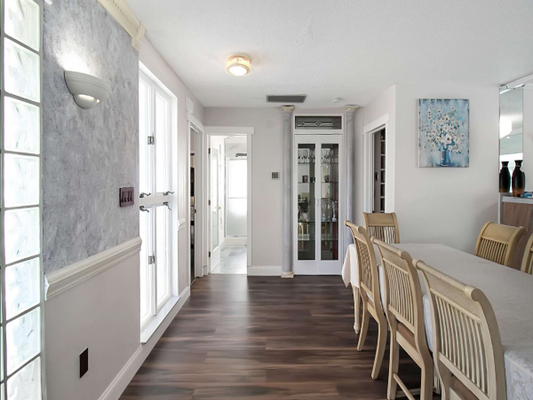Canal Front Vacation Pool Home in Bradenton Sleeps 10 Guests