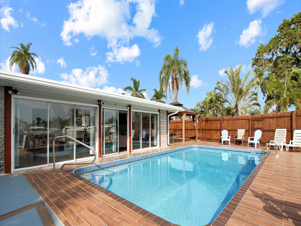 Canal Front Vacation Pool Home in Bradenton Sleeps 10 Guests