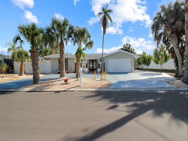 Canal Front Vacation Pool Home in Bradenton Sleeps 10 Guests