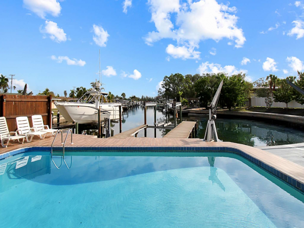 Canal Front Vacation Pool Home in Bradenton Sleeps 10 Guests