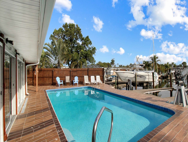 Canal Front Vacation Pool Home in Bradenton Sleeps 10 Guests