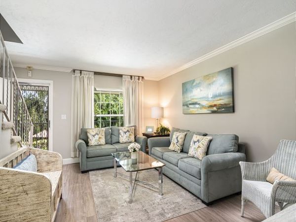 Naples Walk to Beach Two Bedroom Vacation Condo Sleeps 4
