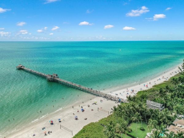 Naples Walk to Beach Two Bedroom Vacation Condo Sleeps 4