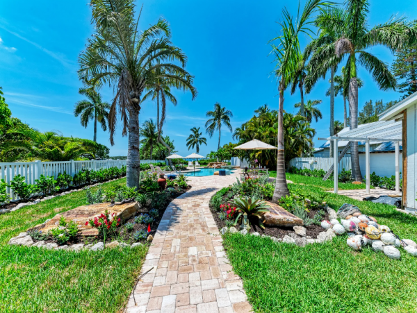 Bradenton 3 Bedroom Home with Boat Dock Sleeps 8
