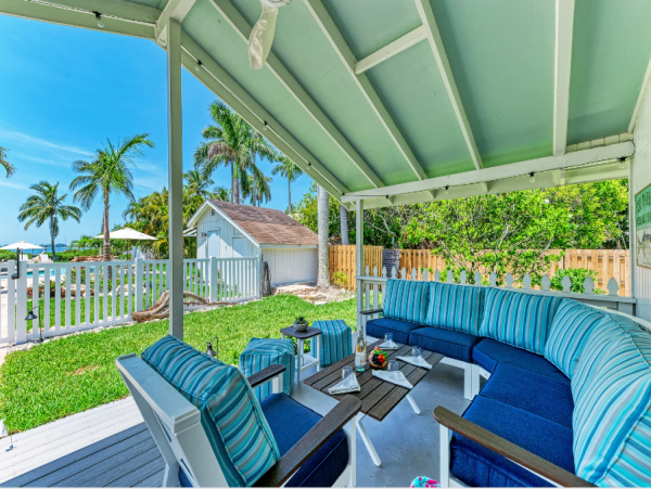 Bradenton 3 Bedroom Home with Boat Dock Sleeps 8
