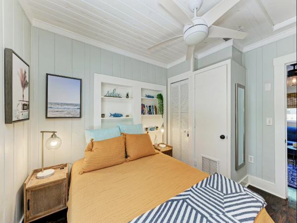 Bradenton 3 Bedroom Home with Boat Dock Sleeps 8