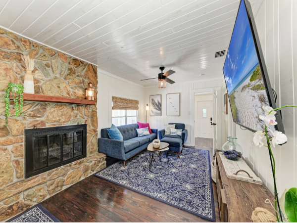 Bradenton 3 Bedroom Home with Boat Dock Sleeps 8