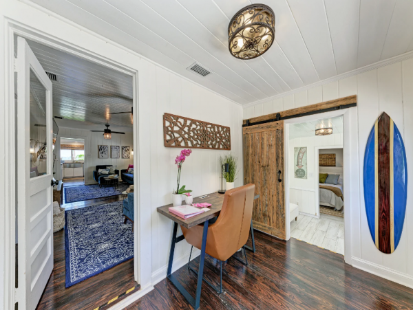 Bradenton 3 Bedroom Home with Boat Dock Sleeps 8