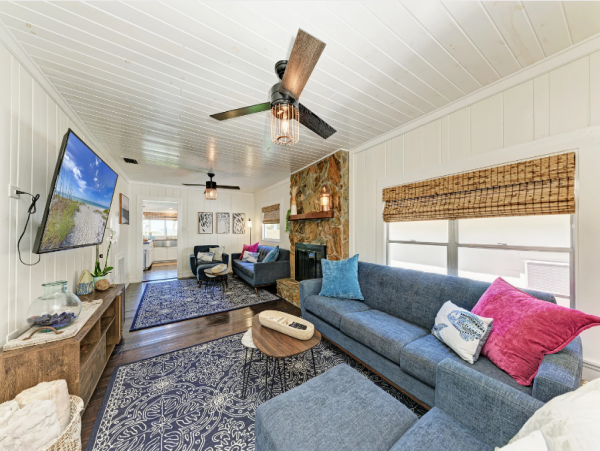 Bradenton 3 Bedroom Home with Boat Dock Sleeps 8
