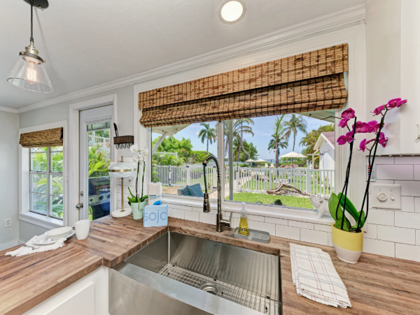 Bradenton 3 Bedroom Home with Boat Dock Sleeps 8