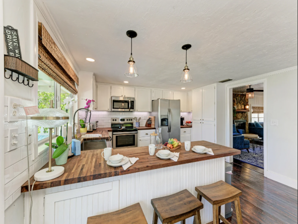 Bradenton 3 Bedroom Home with Boat Dock Sleeps 8